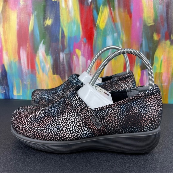 Grey’s Anatomy Softwalk Meredith Clogs - Picture 4 of 8